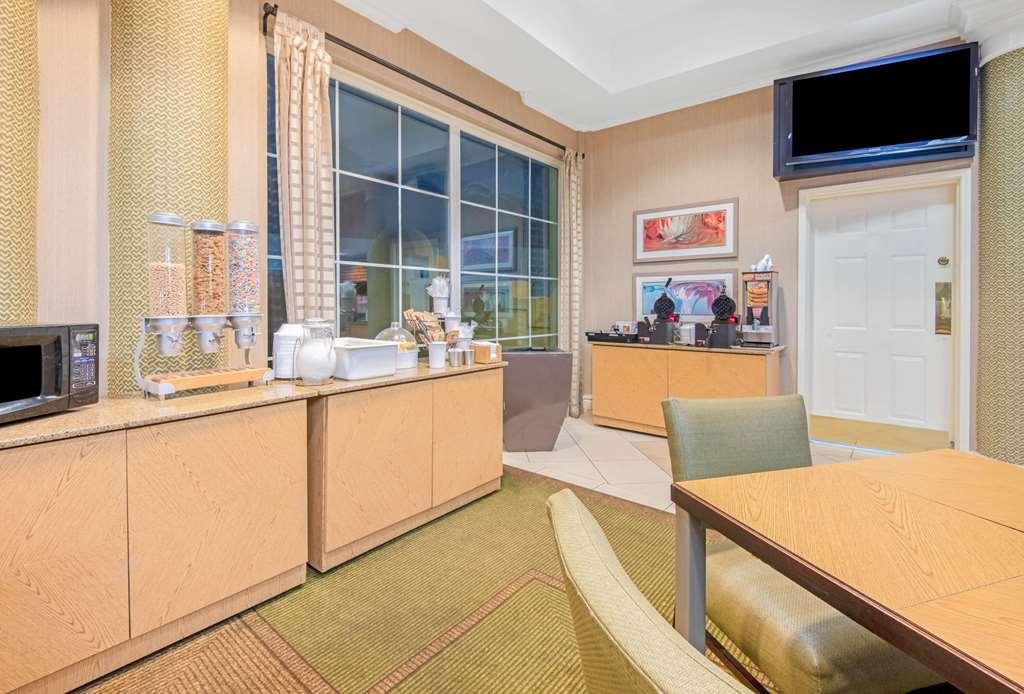 La Quinta By Wyndham Hotel