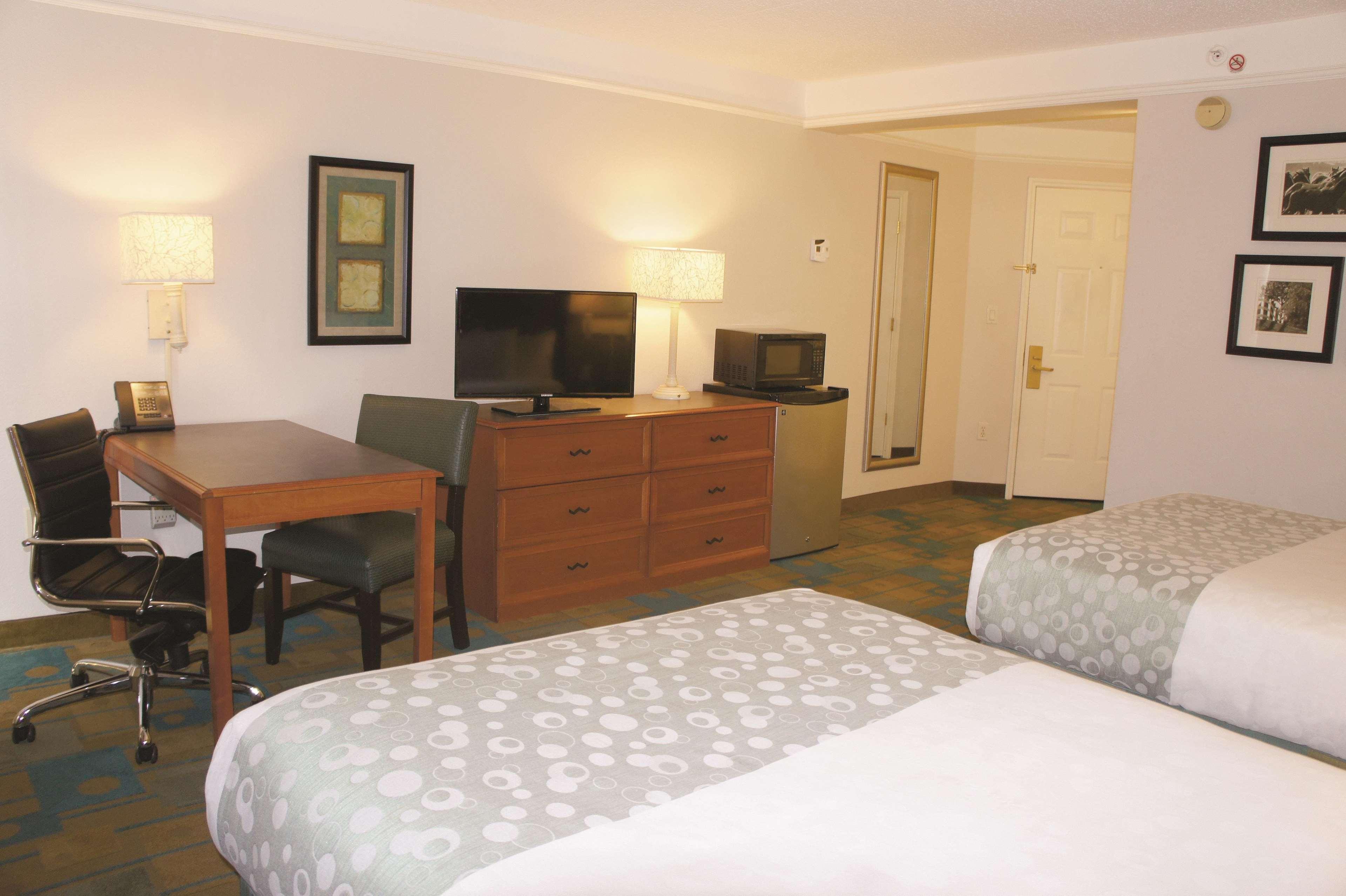 Hotel La Quinta By Wyndham Sherman